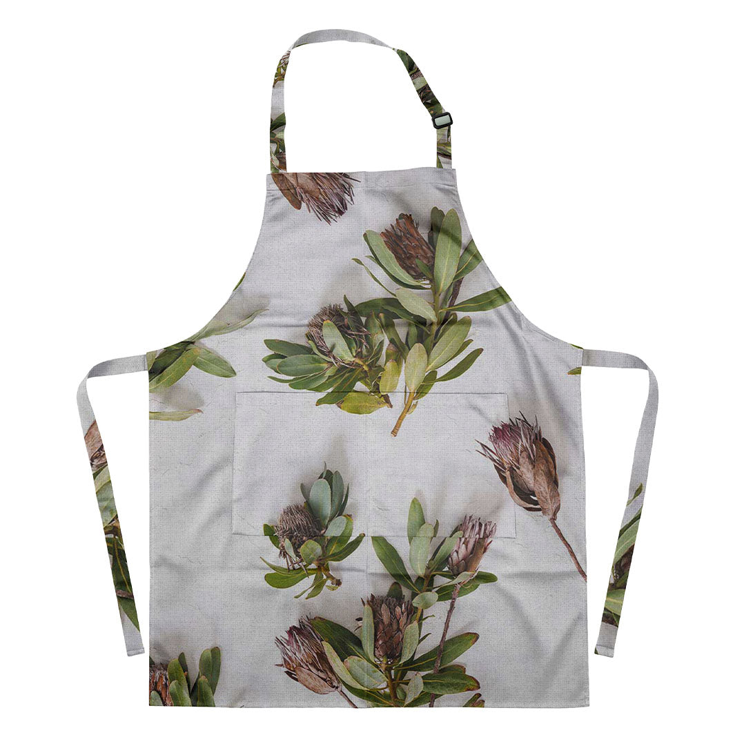 SCATTERED DRIED PROTEA WITH GREEN LEAVES APRON