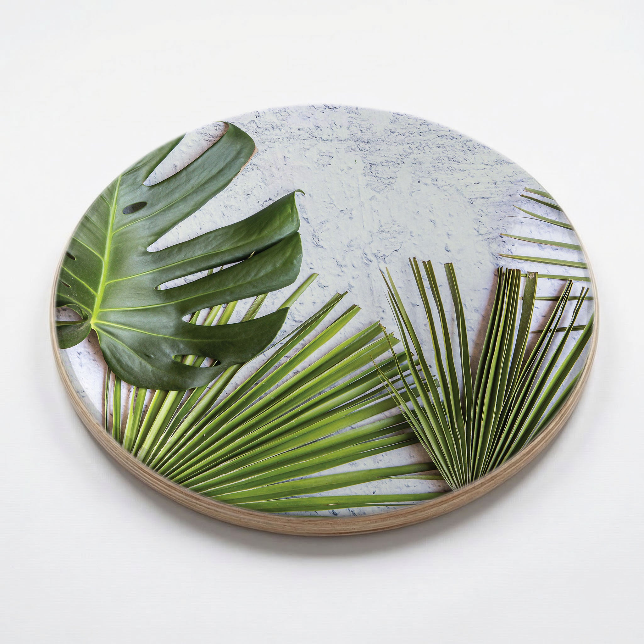 LEAVES GREEN PALM LEAVES ON WHITE CHEESEBOARD