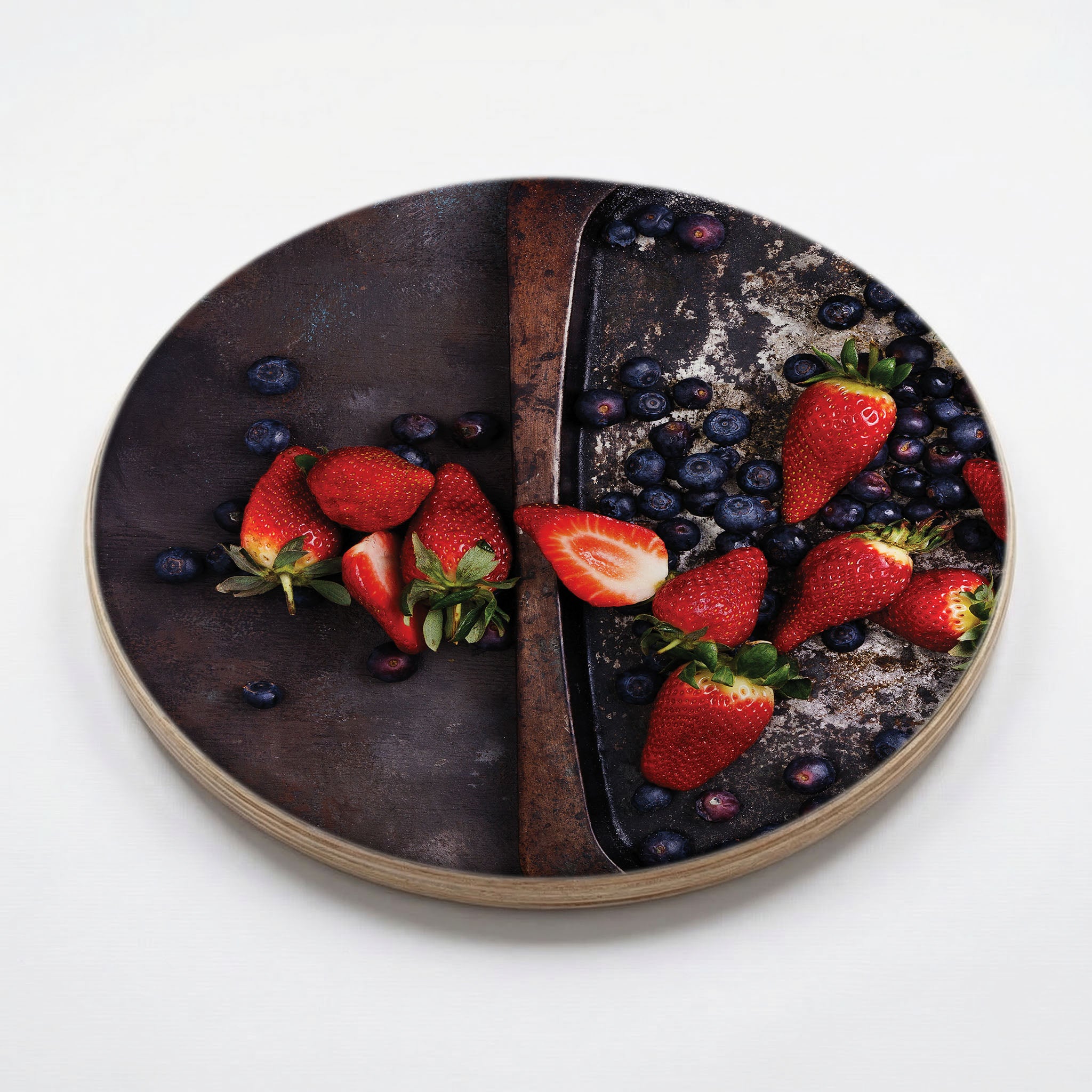 BERRIES ON RUSTIC TRAY CHEESEBOARD