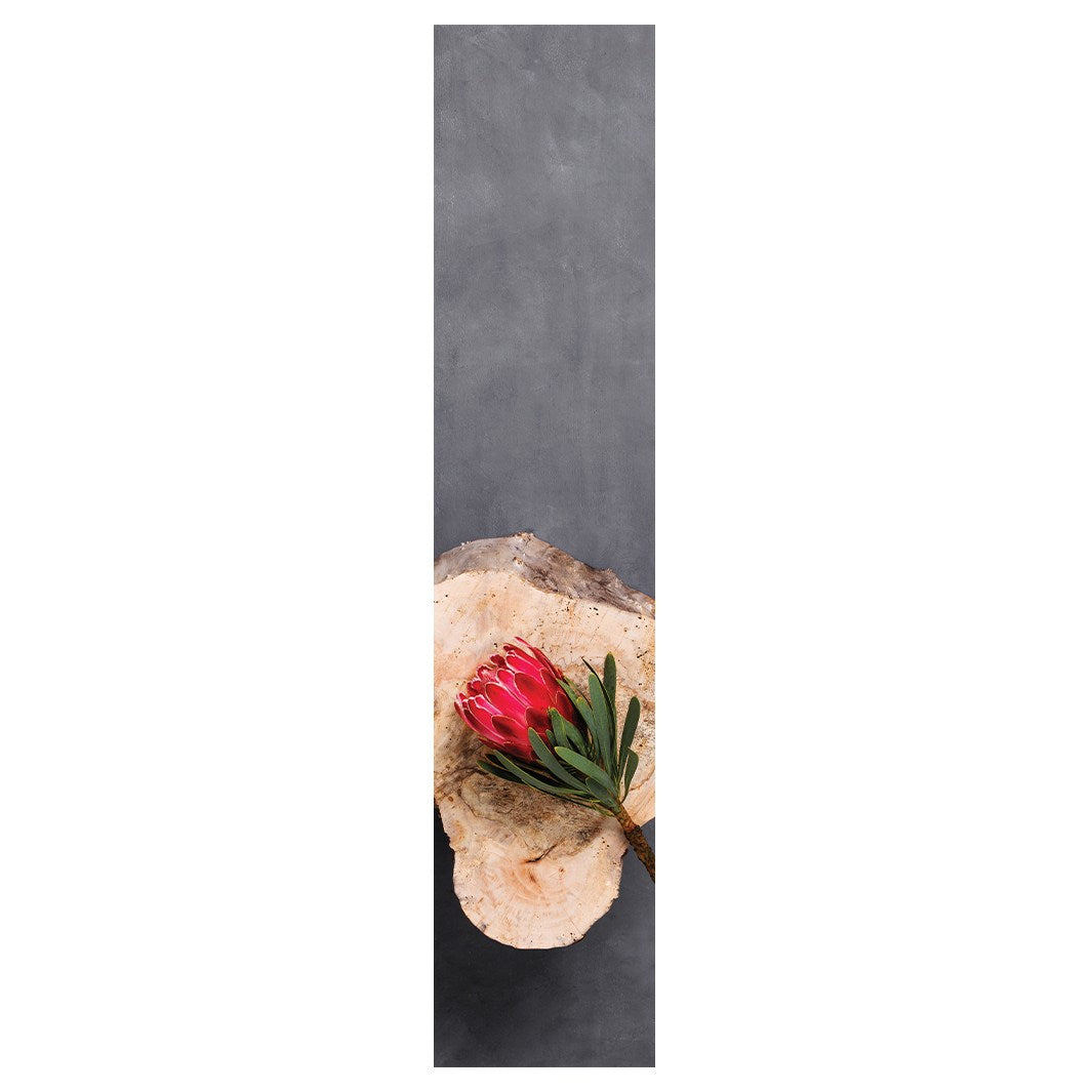 PROTEA ON WOOD STUMP  TABLE RUNNER