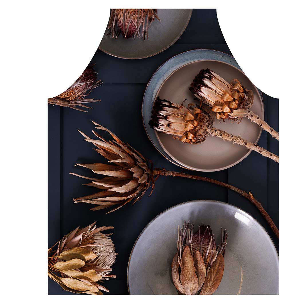 GOLDEN PROTEA AND PLATES APRON