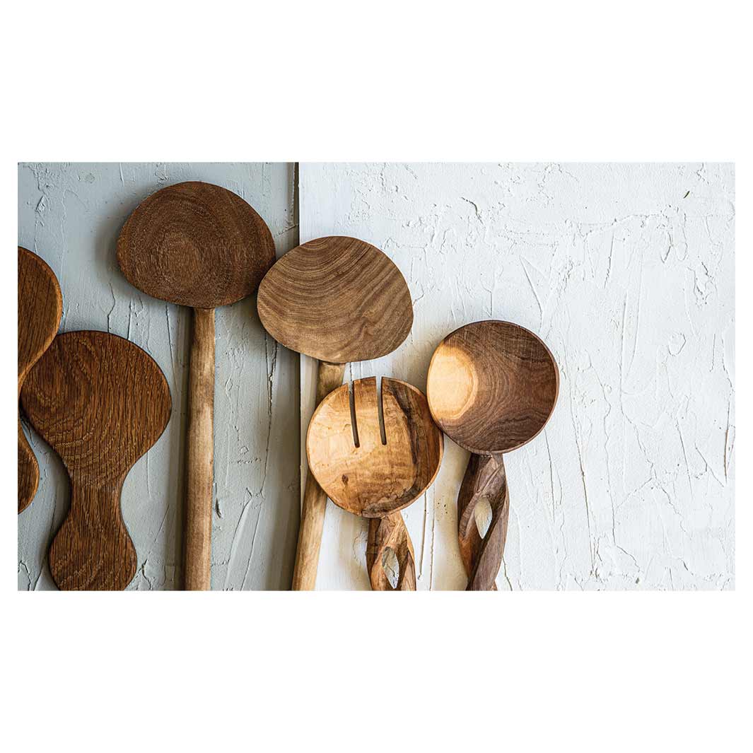 NATURAL BROWN WOODEN SPOONS ON GREY AND WHITE MULTI-PURPOSE MAT