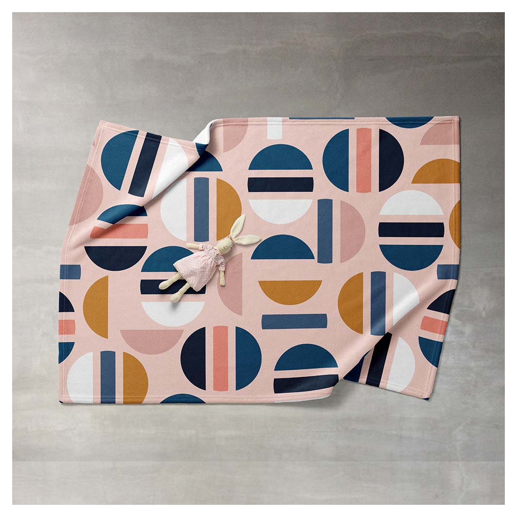 KIDS PINK GEOMETRIC CIRCLE PATTERN FLEECE BLANKET
