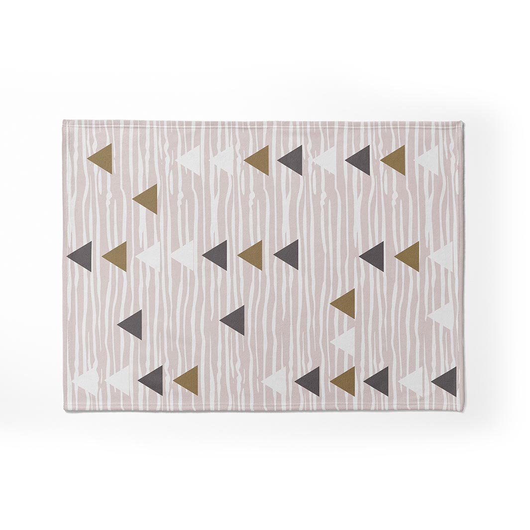 KIDS PINK TRIANGLE PATTERN FLEECE BLANKET