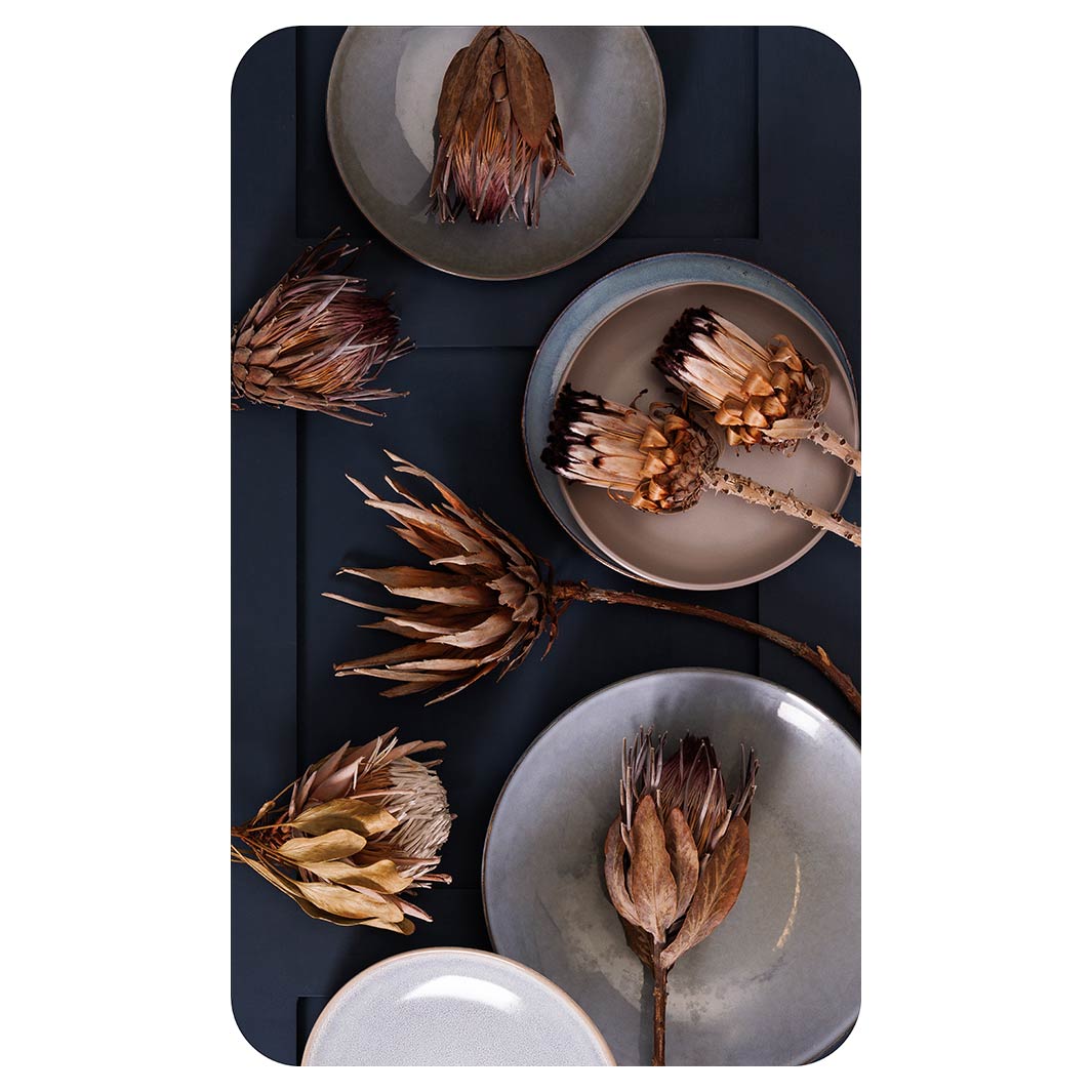 GOLDEN PROTEA AND PLATES KITCHEN TOWEL