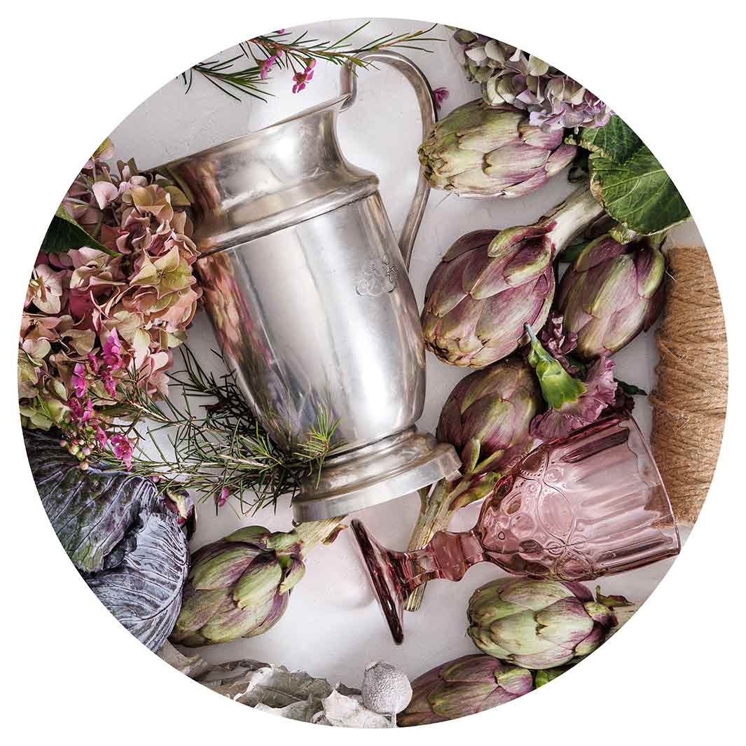 HYDRANGEA SILVERWARE PURPLE HUES ON WHITE ROUND PLACEMAT