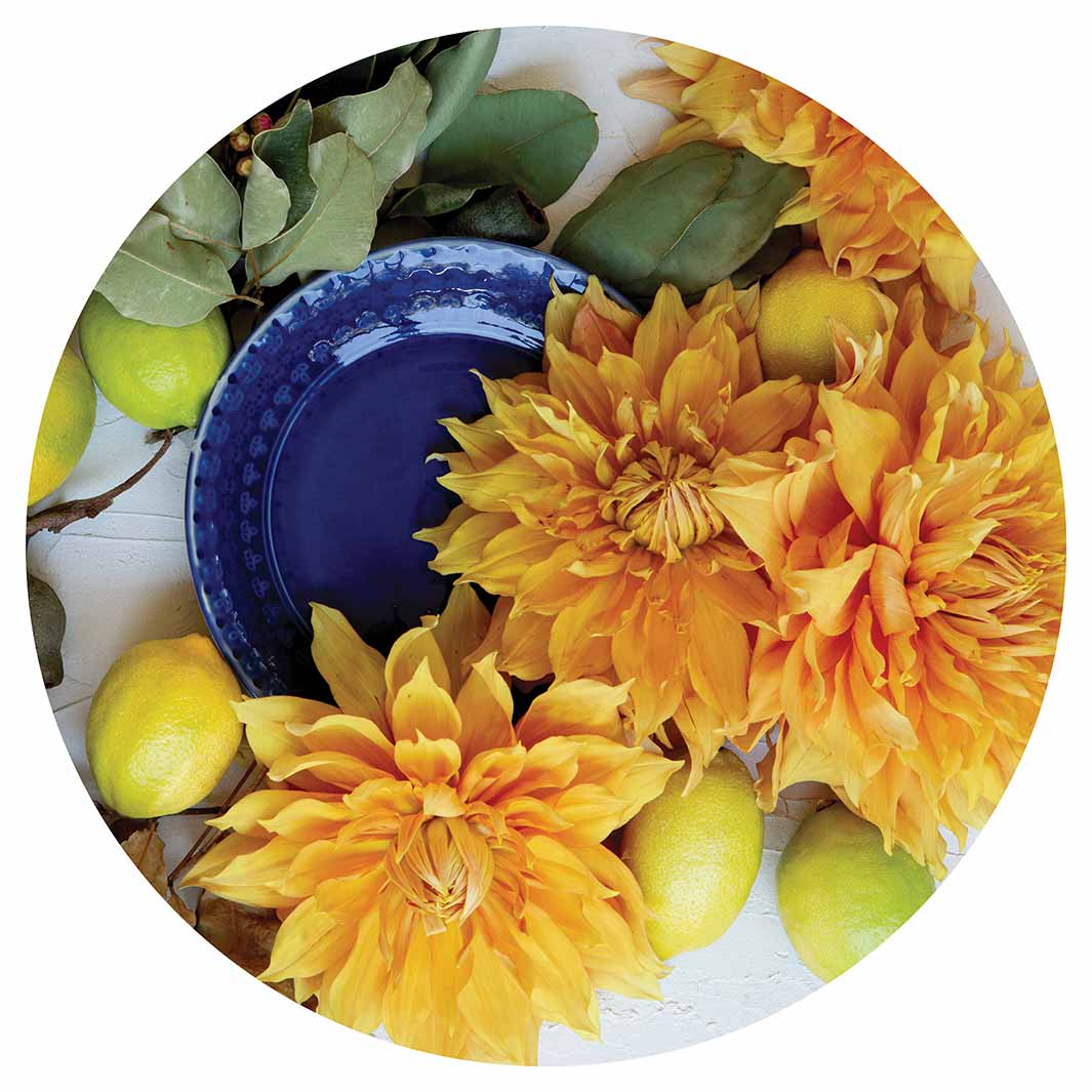 FLORAL YELLOW CHRYSANTHEMUM FLOWERS WITH FOLIAGE ROUND PLACEMAT
