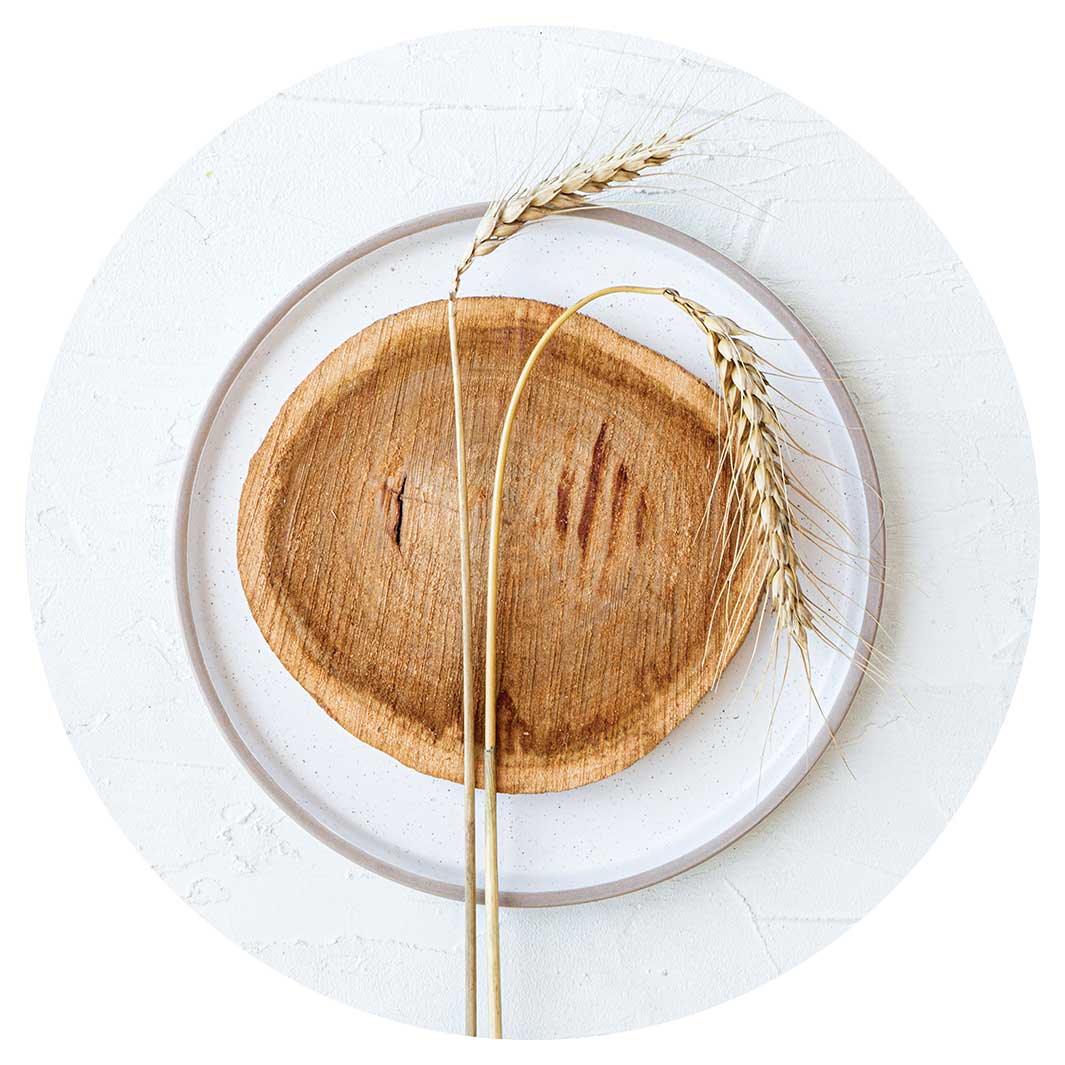 NATURAL BEIGE WHEAT ON WOOD AND WHITE ROUND PLACEMAT