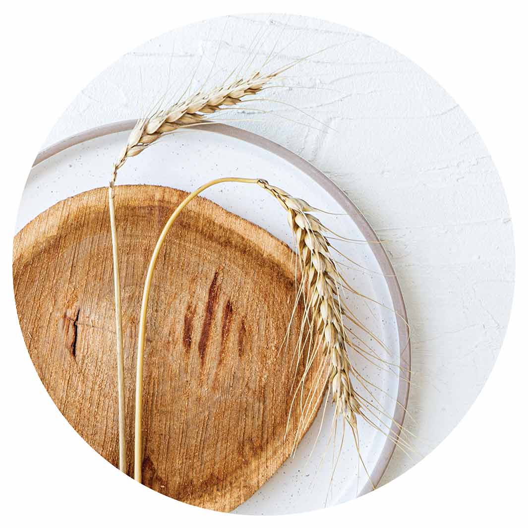 NATURAL BEIGE WHEAT ON WOOD AND WHITE SERVING BOARD