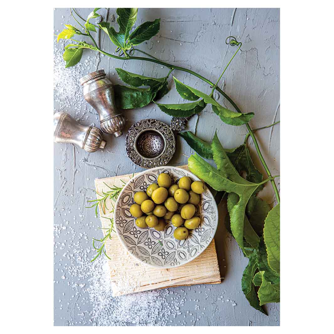 NATURAL SILVER SALT SHAKERS WITH GREEN OLIVES TEA TOWEL