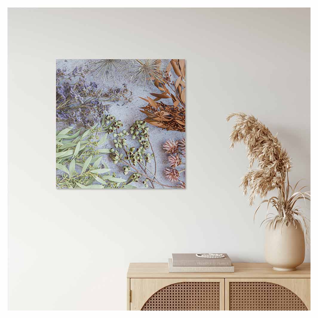 LEAVES BROWN NATURAL AMBERNUTS WITH GREEN FOLIAGE PERSPEX