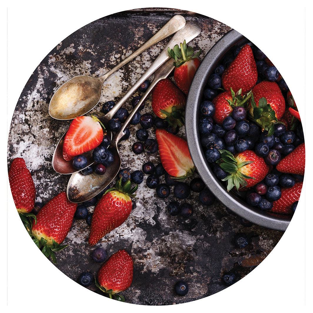 STRAWBERRIES AND BLUEBERRIES ON RUSTIC TRAY CHEESEBOARD