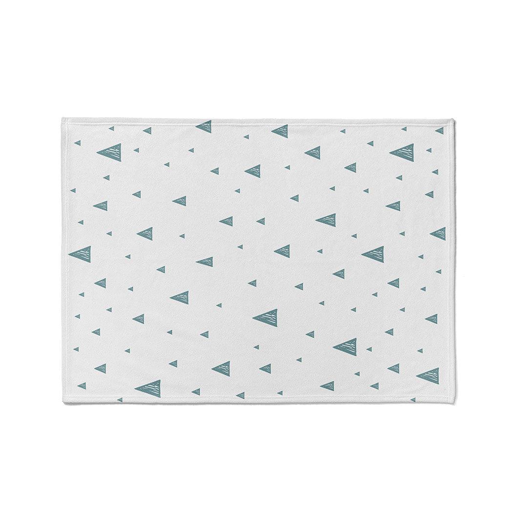 KIDS BLUE AND WHITE TRIANGLE PATTERN FLEECE BLANKET