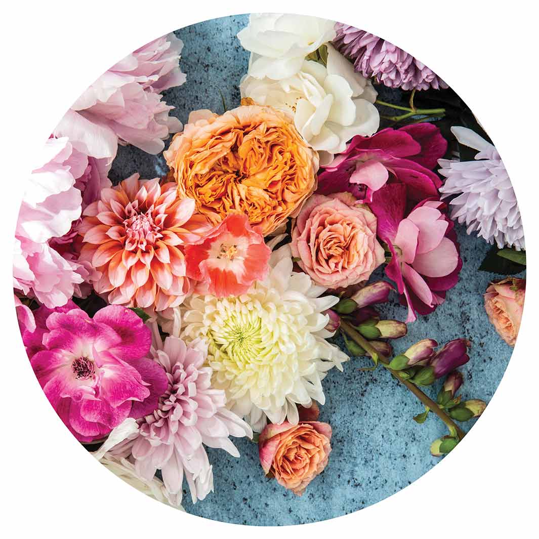 FLORAL PINK PEONY AND DAHLIA BOUQUET ON BLUE ROUND RUG